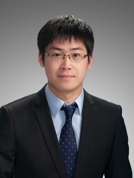 穿着西装的男人 描述已自动生成